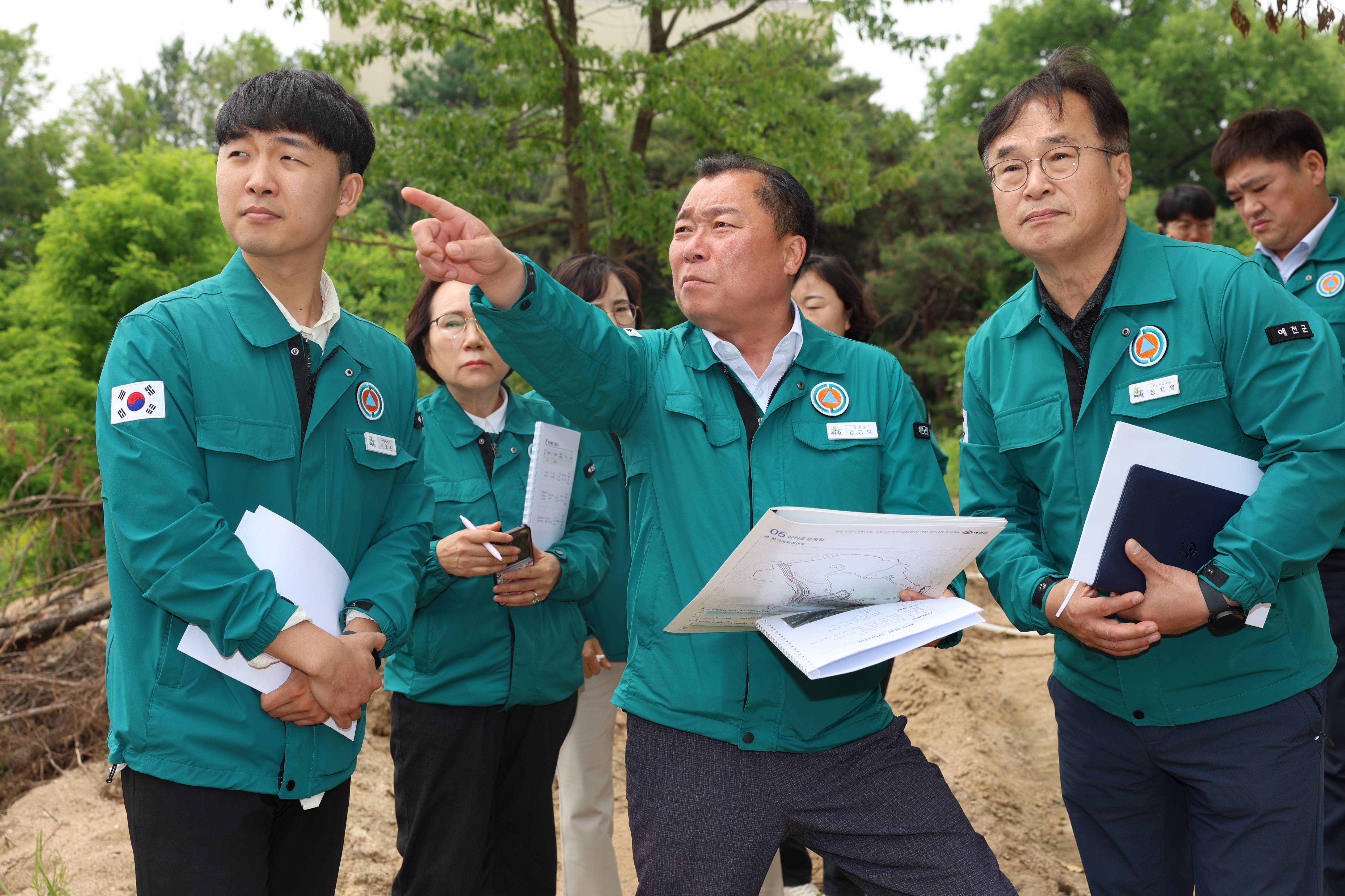 '2025년도 제1회 추가경정예산안 주요사업지 현장확인' 게시글의 사진(4) '2025 5 23 예산결산특별위원회 현장확인(서본공원 정비사업) (24).JPG'