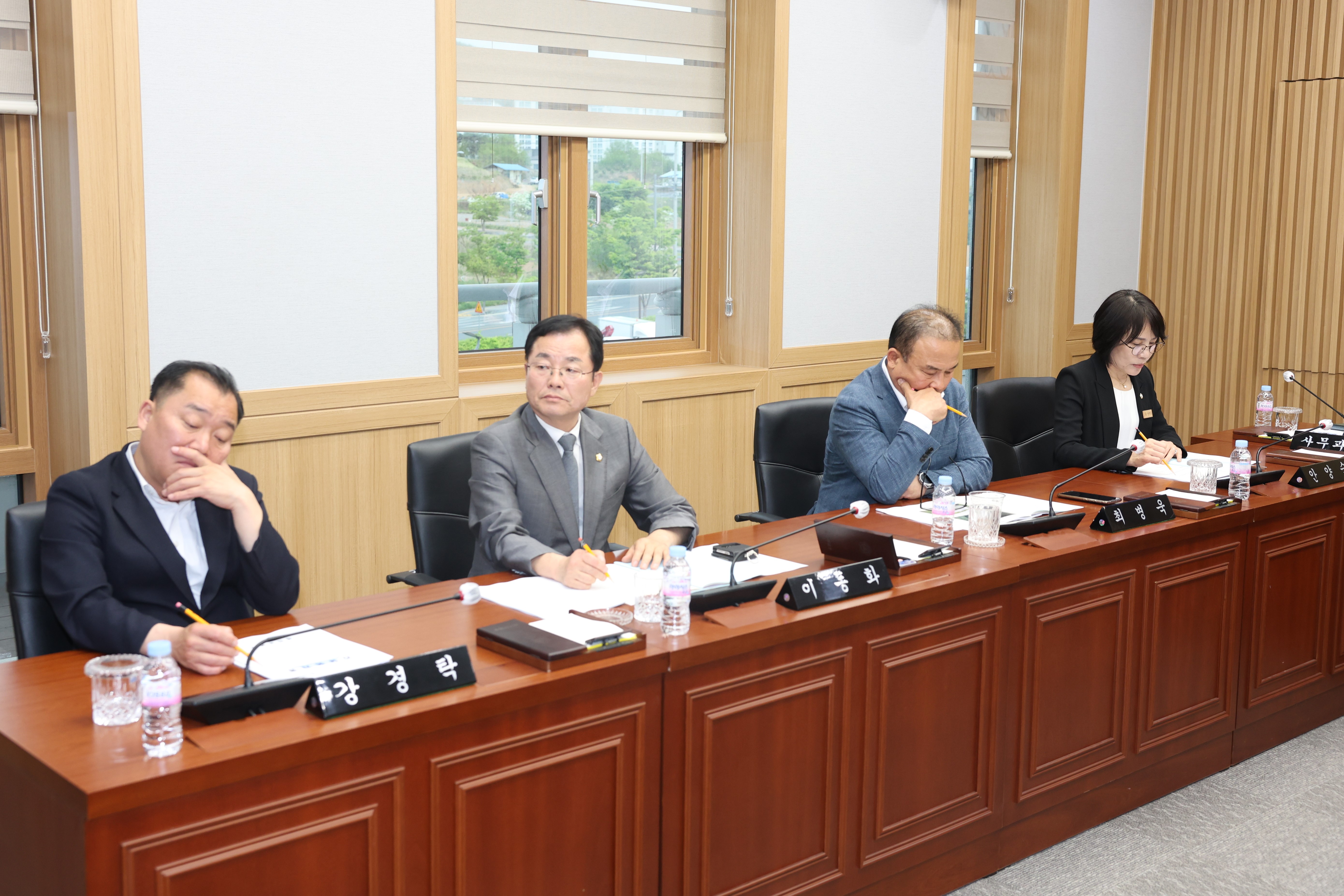 '의원간담회' 게시글의 사진(3) '2025 5 1 의원간담회 (4).JPG'