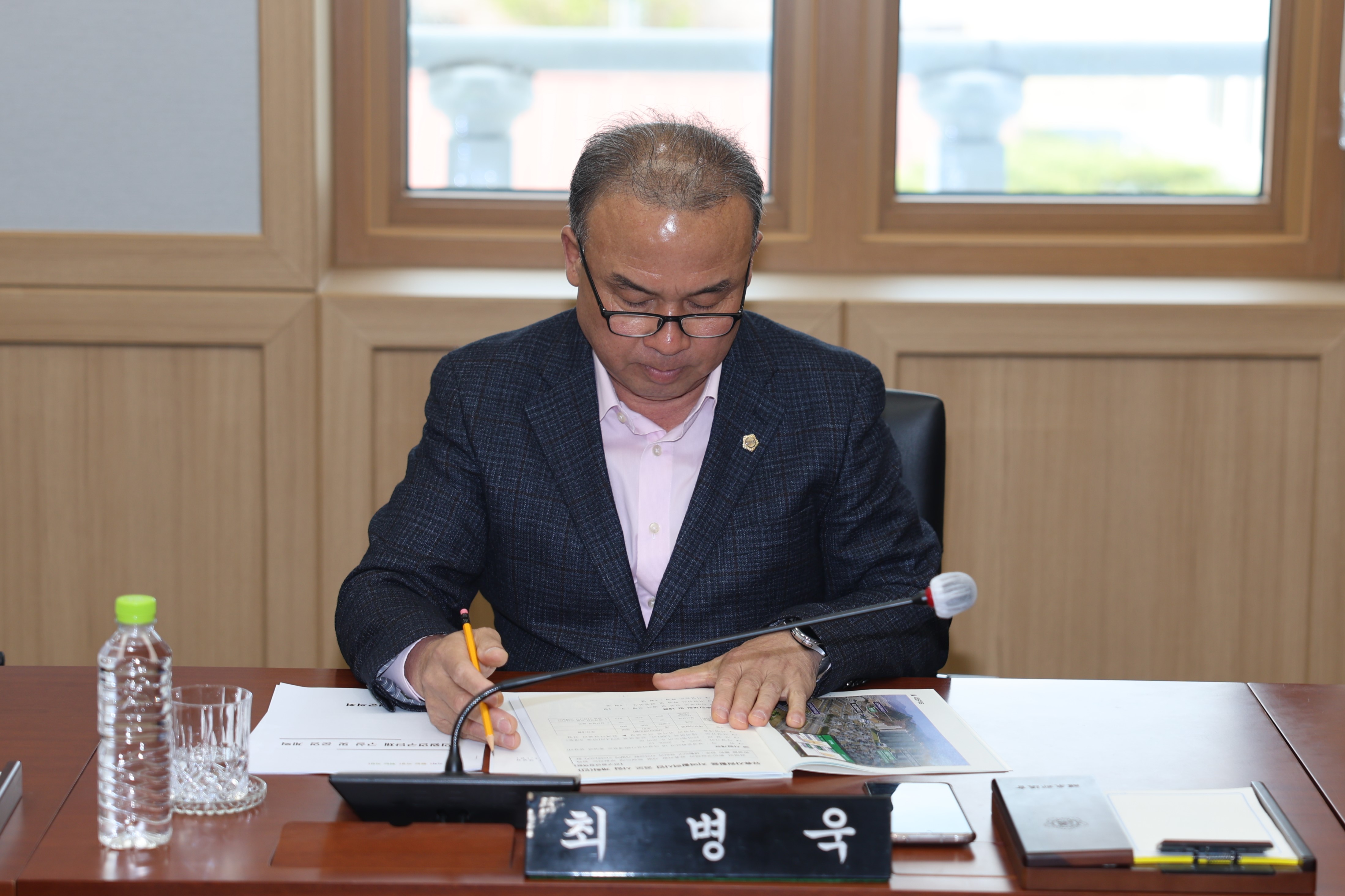 '의원간담회' 게시글의 사진(6) '2025 04 15 의원간담회 (5).JPG'